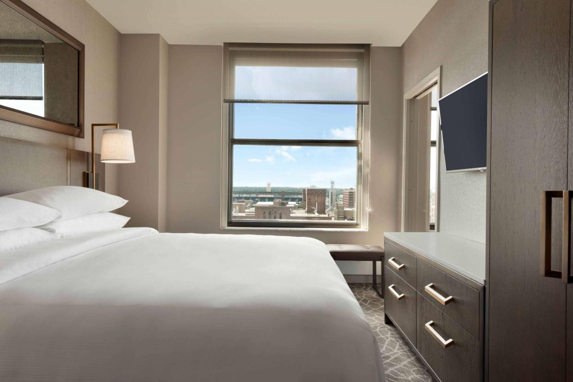 Embassy Suites By Hilton Minneapolis Downtown Hotel מראה חיצוני תמונה