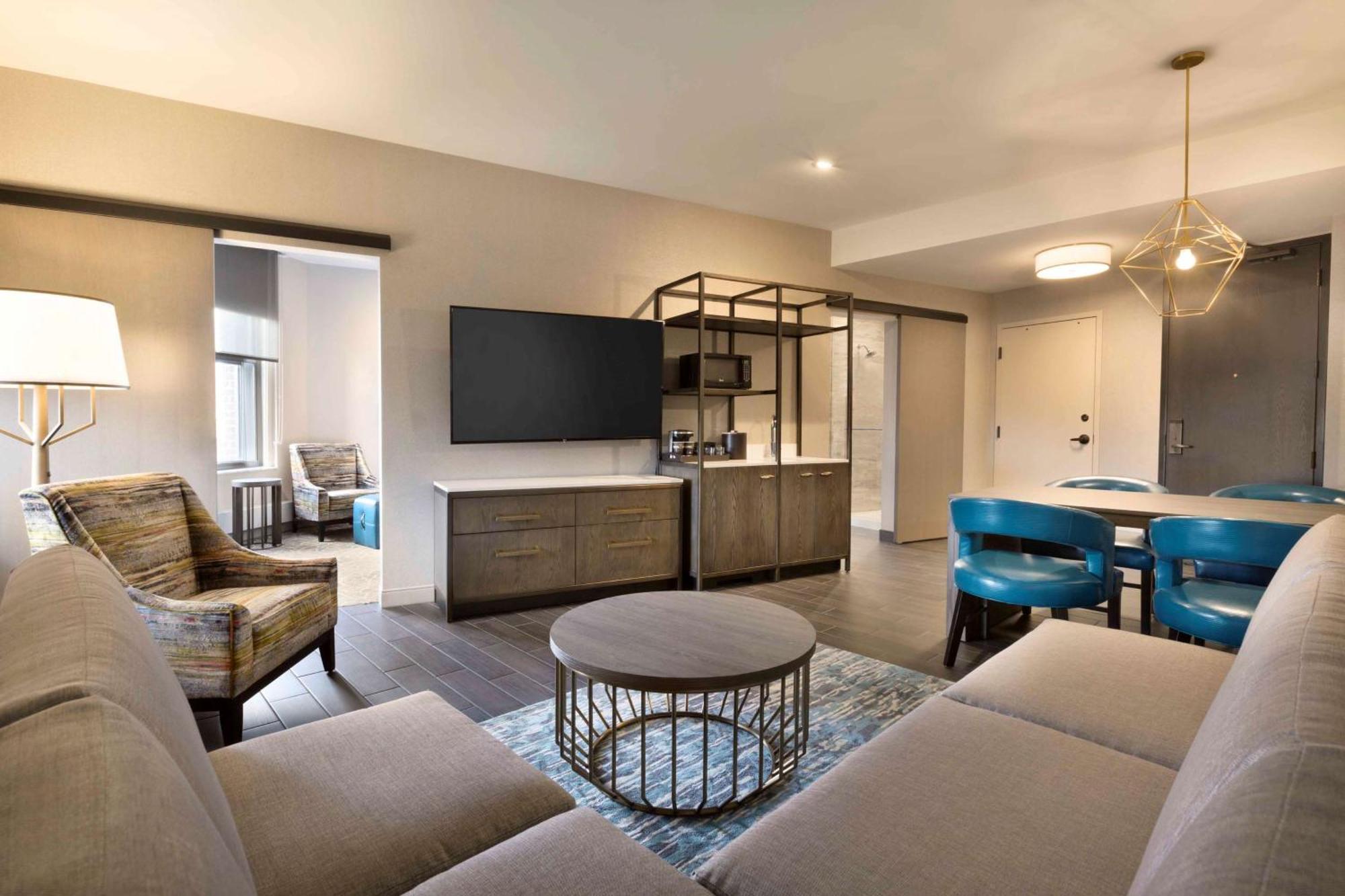 Embassy Suites By Hilton Minneapolis Downtown Hotel מראה חיצוני תמונה
