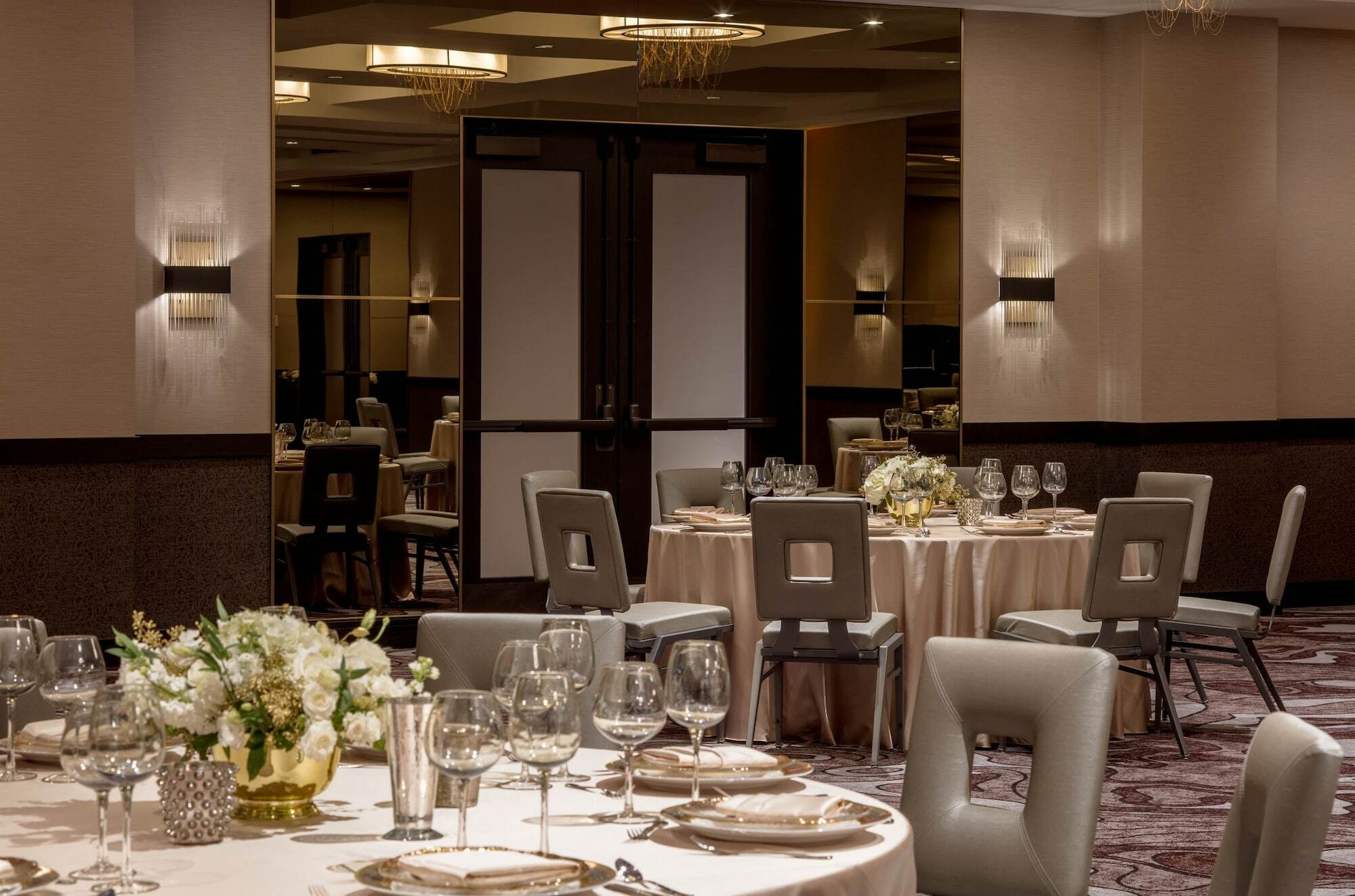 Embassy Suites By Hilton Minneapolis Downtown Hotel מראה חיצוני תמונה