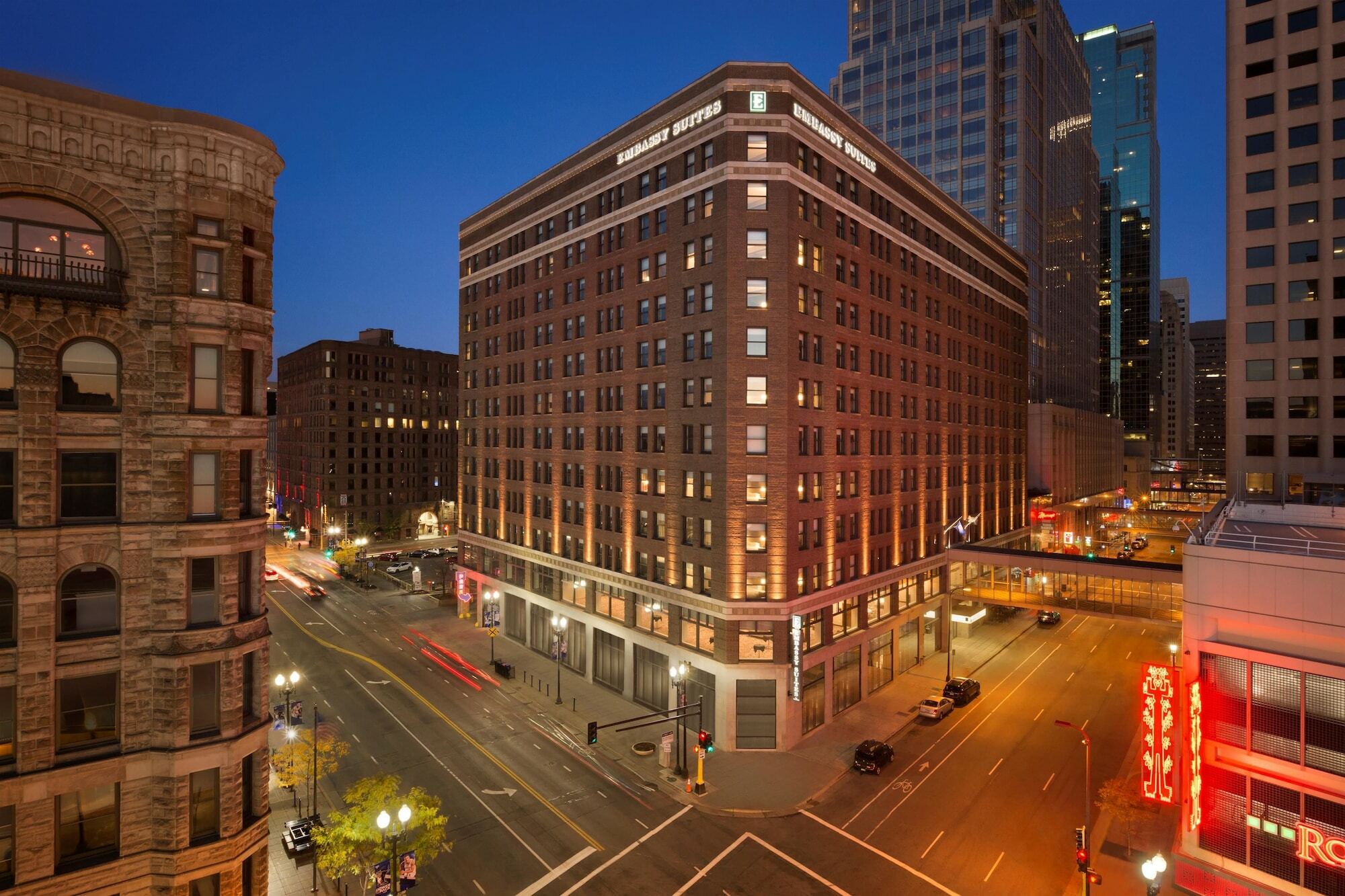 Embassy Suites By Hilton Minneapolis Downtown Hotel מראה חיצוני תמונה